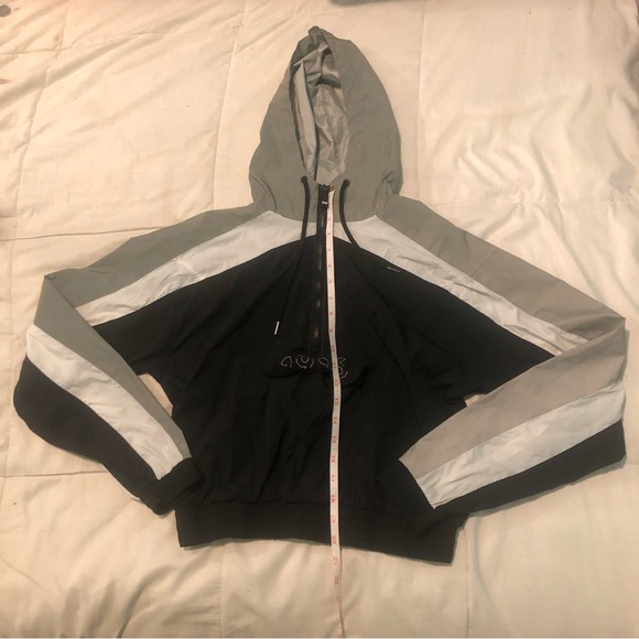 3/40$ SOMMER RAY - Silver & Black Reflective Cropped Jacket - Picture 4 of 6